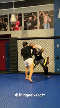 Евлоев тренируется с Алвесом перед боем с Мёрфи