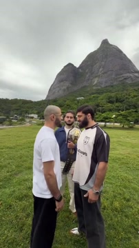 Битва взглядов Царукяна и Мокаева перед грэпплинг-схваткой