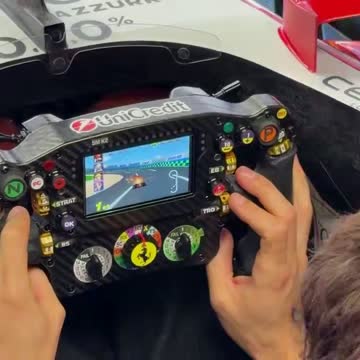 «Феррари» показала Mario Kart на рулевом колесе Леклера