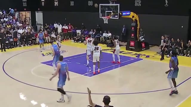 Яркий матч Бронни Джеймса в G-лиге