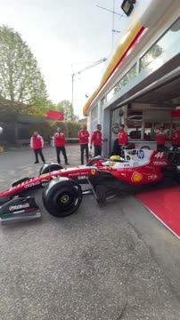 Хэмилтон выехал на второй день тестов «Феррари» на «Фьорано»