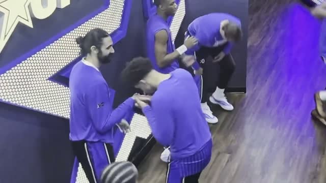 Игроки НБА устроили странную выходку во время плей-офф