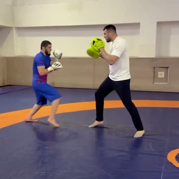Тренировка Ислама Махачева с олимпийскими чемпионами