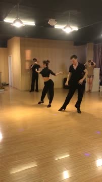 Как выглядит танец буги-вуги?