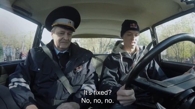 Квят получает водительские права в России
