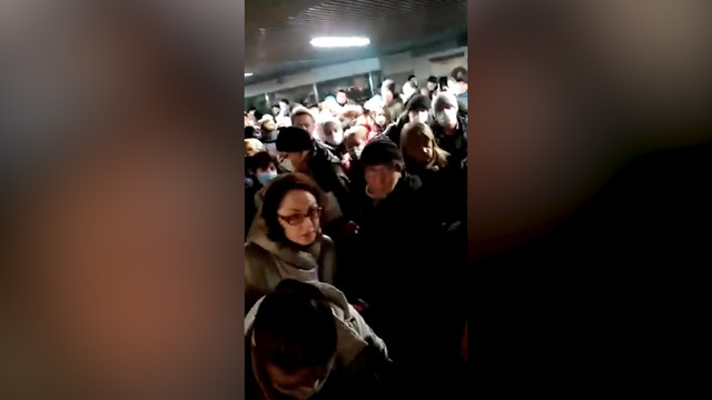 Скопление народа в московском метро