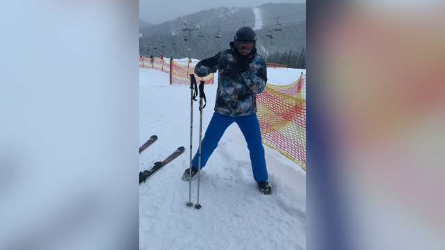 Александр Усик тренируется на горнолыжном курорте
