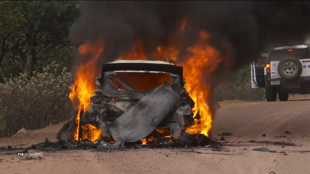 Машина финского экипажа сгорела дотла во время Ралли Мексики