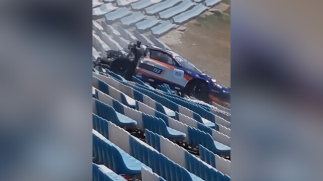 Гоночная машина залетела на трибуну после аварии в Португалии