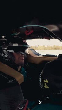 Фернандо Алонсо тестирует гиперкар Aston Martin Valkyrie LM