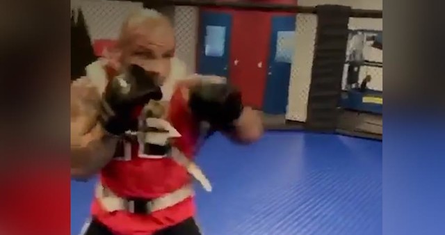 Легенда UFC Тиагу Алвес готовится к кулачным боям