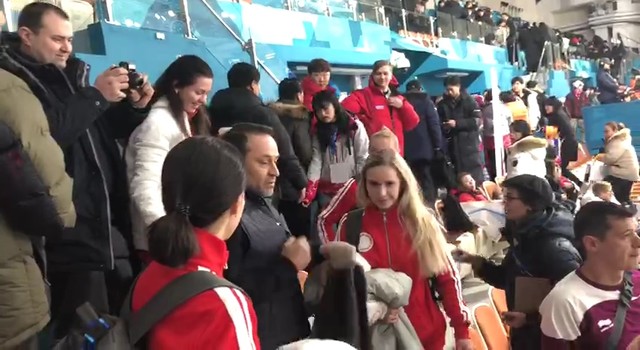 Женская сборная России по кёрлингу поздравляет Дмитрия Свищёва