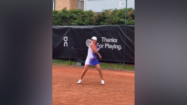 Ига Свёнтек сыграла в теннис со звездой сериала «Друзья»