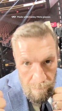 Битва взглядов на UFC 329 через солнечные очки Холлоуэя