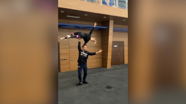 Олимпийская чемпионка Боброва ставит танец со своим мужем