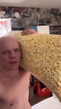 Гуськов с пакетом попкорна после боя с Блаховичем