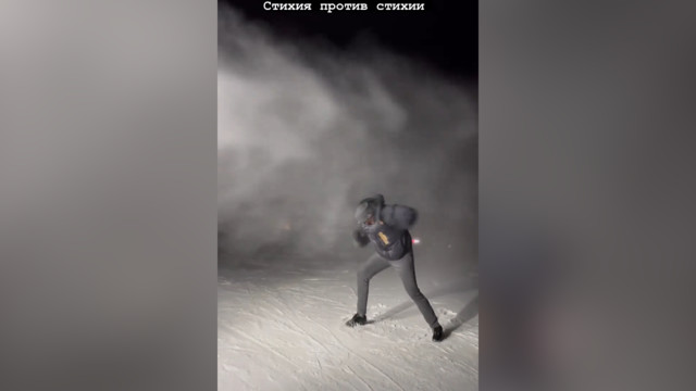 Александр Усик подрался со снегом