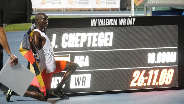 Чептегеи установил новый мировой рекорд в беге на 10 000 м