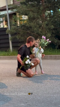 Дочка встречает Большунова со сбора в Турции