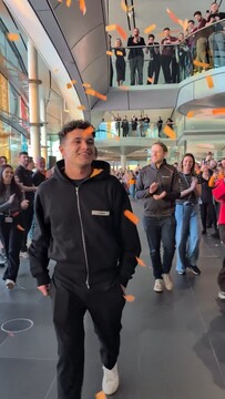 Норрис впервые посетил базу «Макларена» в качестве чемпиона мира