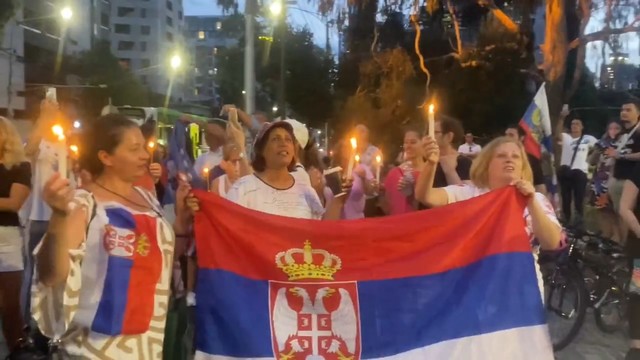 Сербы в Австралии скандируют в поддержку Новака Джоковича