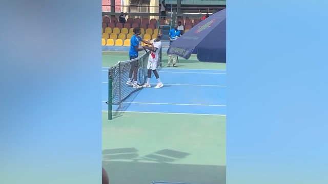 Французский теннисист дал пощёчину сопернику после поражения