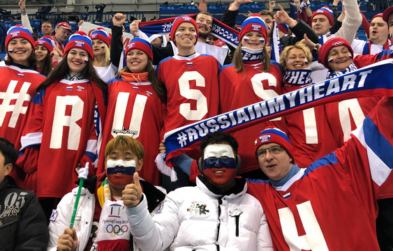 Корейские болельщики поддерживают сборную России по хоккею