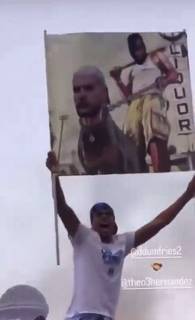 Игрок «Интера» Думфрис показал плакат c Тео Эрнандесом в стиле GTA