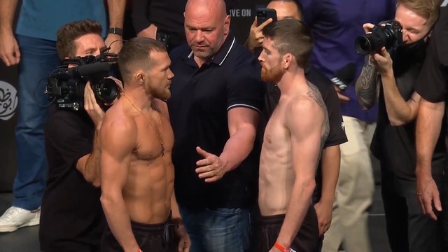 UFC 267: Битвы взглядов