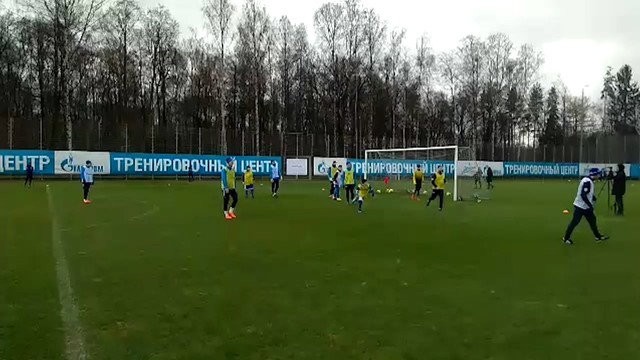 Футболисты «Зенита» играют с воспитанниками детских домов