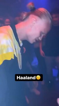 Холанд танцует в клубе с болельщиками «Боруссии»