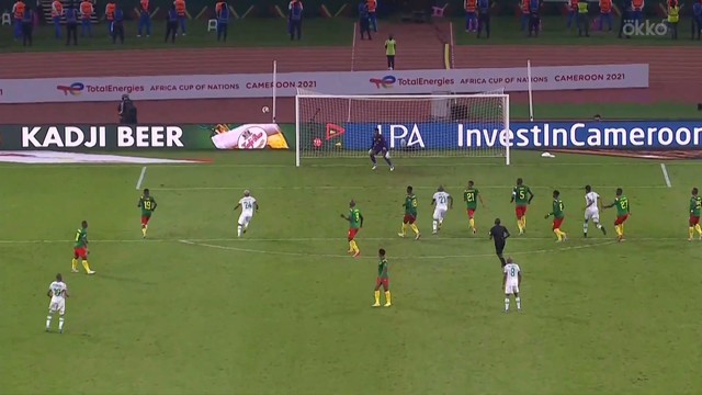 Камерун в 1/8 финала Кубка Африки одолел Коморские острова