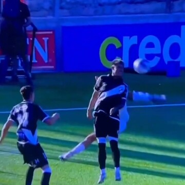 Игрок из Уругвая ударил бутсой по лицу футболиста соперника