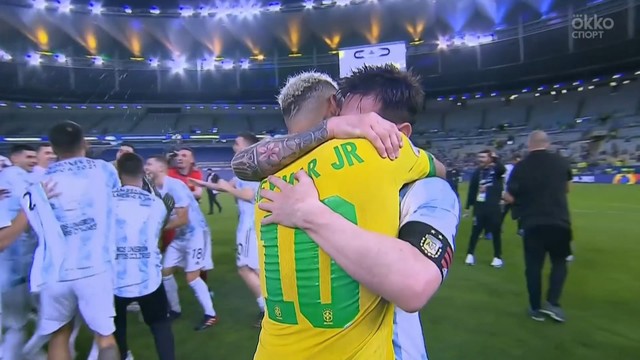 Месси и Неймар тепло обнялись после матча финала Кубка Америки