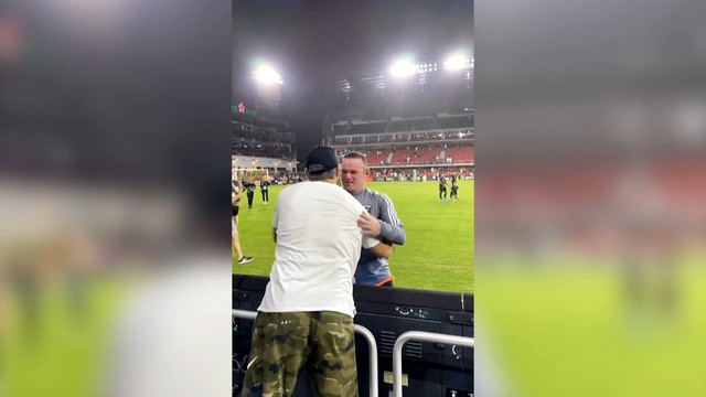 Овечкин встретился с Руни после матча MLS