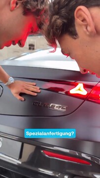 Расселл и Антонелли знакомятся с Mercedes-AMG CLE 646 Spezialanfertigung