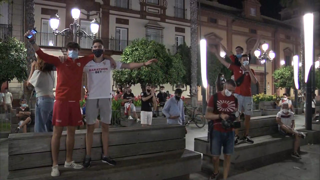 Болельщики «Севильи» празднуют победу в Лиге Европы