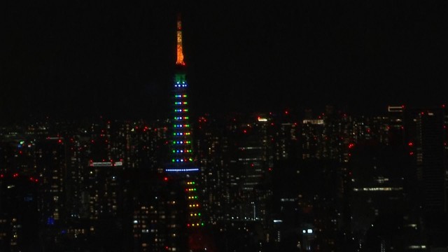 Телевизионная башня Токио окрасилась в олимпийские цвета
