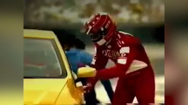 Баррикелло не отдаёт машину Шумахеру в забавной рекламе