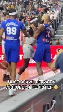 Шрёдер и Фурнье сцепились во время товарищеского матча