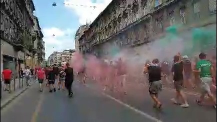 Проход венгров по Будапешту перед игрой против Франции