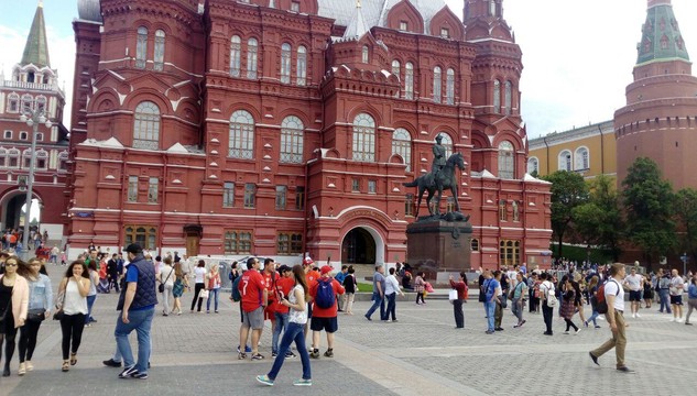 Чилийцы зажигают Москву на Красной площади