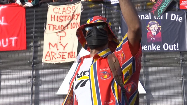 Фанаты «Арсенала» устроили акцию протеста против владельца клуба