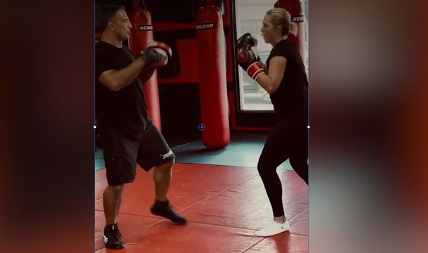Анастасия Павлюченкова провела тренировку по боксу