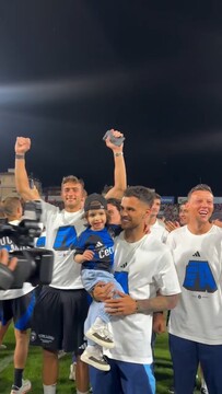 Игроки «Пизы» празднуют выход в Серию А