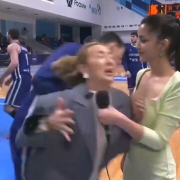 Баскетболист врезался в двух девушек во время интервью