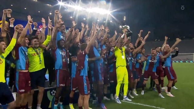 «Трабзонспор» выиграл Суперкубок Турции, разгромив «Сивасспор»