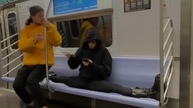 Как сделать так, чтобы в метро не садились рядом с тобой