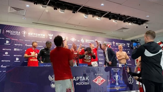 Игроки Спартака ворвались на пресс-конференцию Ваноли
