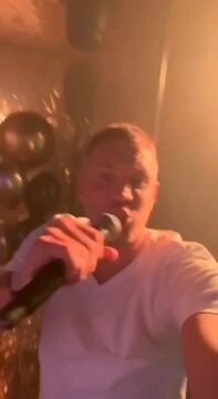 Дзюба поёт песню фанатов «Зенита»